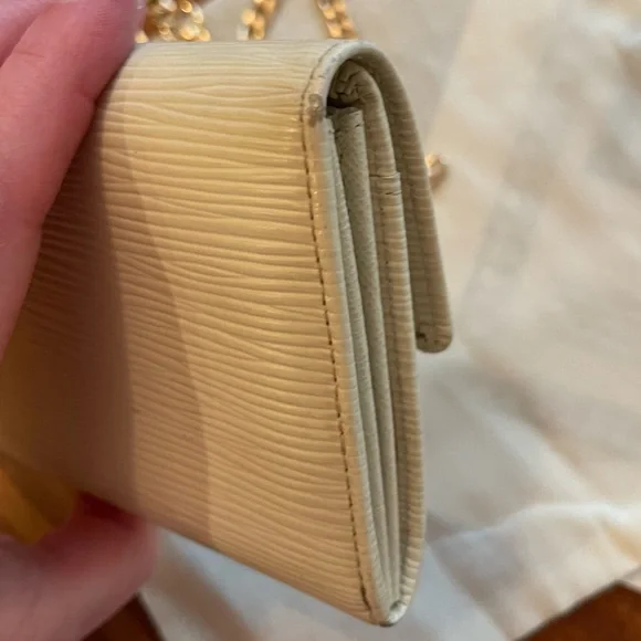 Louis Vuitton Cream and Gold Wallet with Chain Strap Eli Sarah - Picture 12 of 16